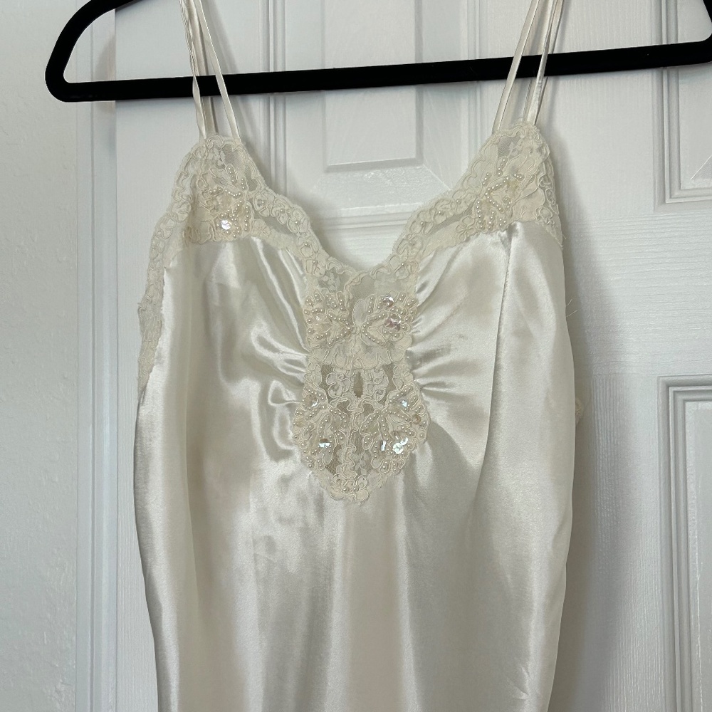 VTG Gold Label Victoria's Secret Satin and Lace Peignoir Set with Tulle Back!!!✨ - Picture 4 of 16